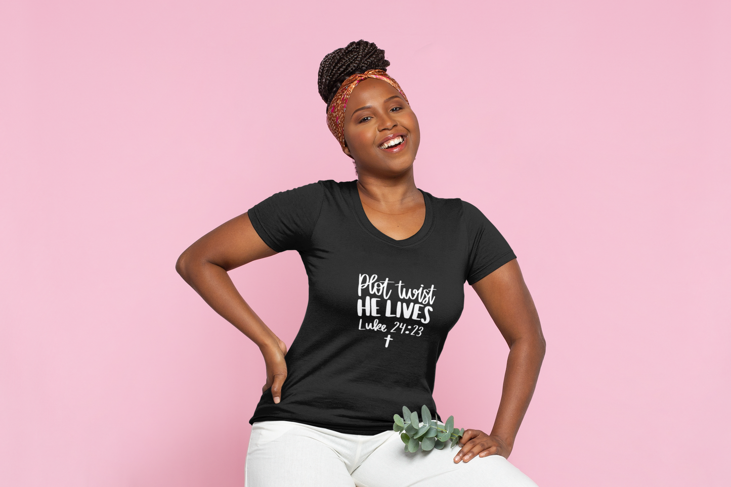 Plot twist He lives Luke 24:23 T-shirt